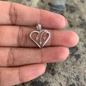 10k White Gold Diamond Heart Pendant - Firm